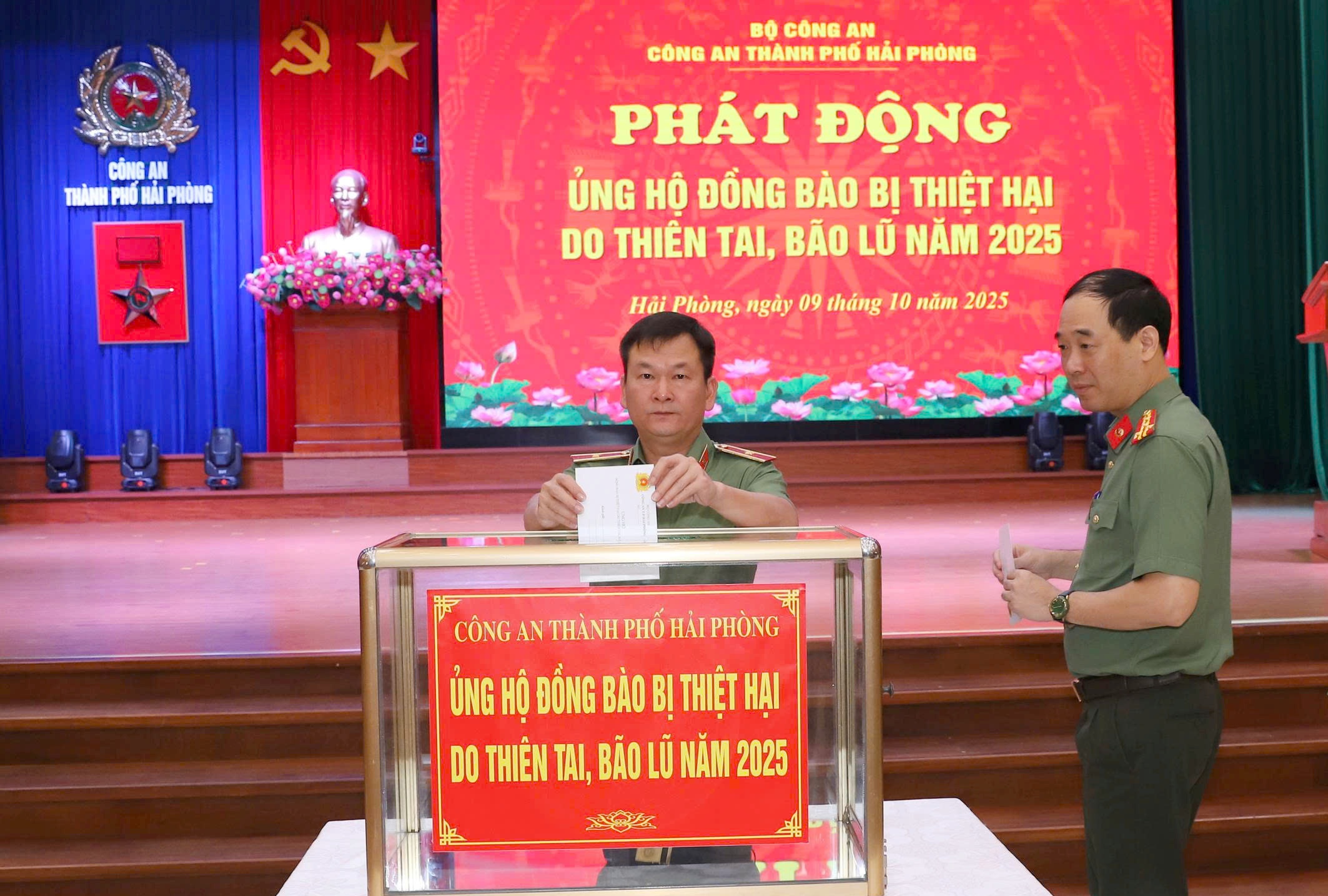 Công an thành phố phát động ủng hộ đồng bào bị thiệt hại do thiên tai, bão lũ năm 2025